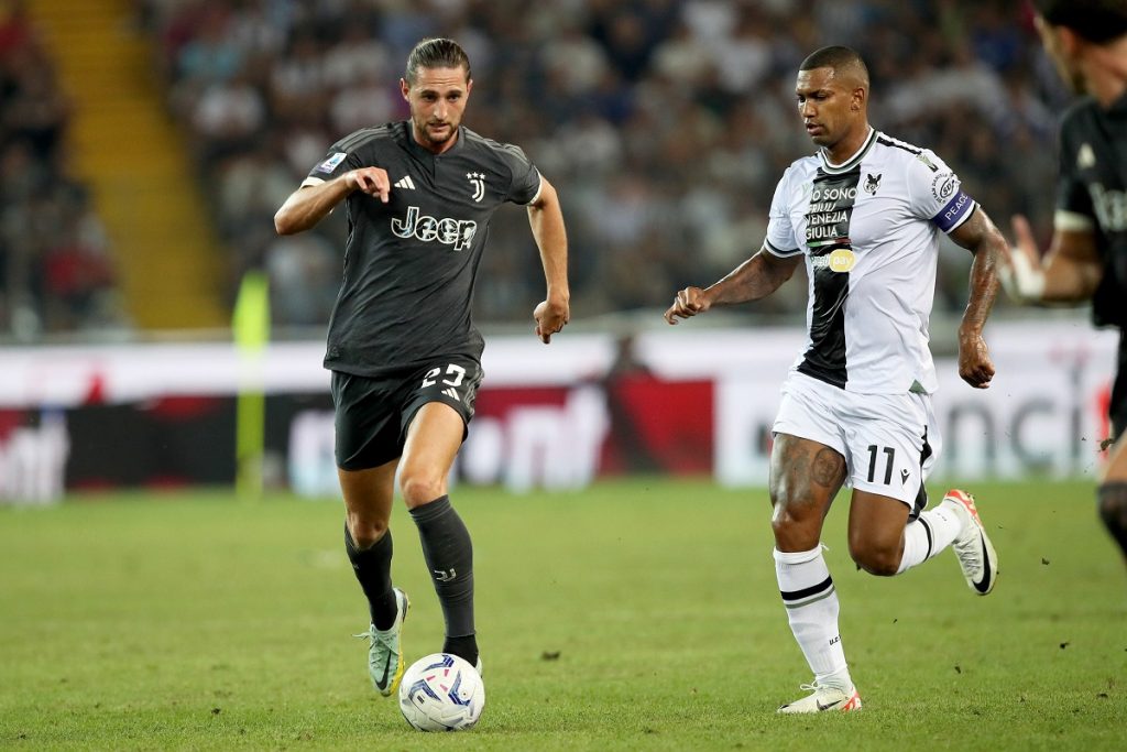 Udinese's Souza Silva Walace (R) and Juventus's Adrien Rabiot