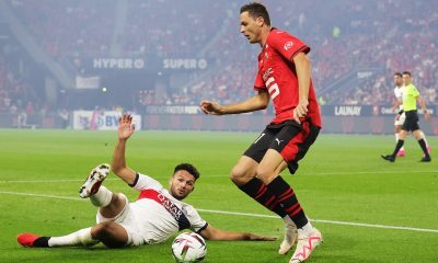 Paris Saint Germain's Goncalo Ramos (L) and Rennes's Nemaja Matic (R)