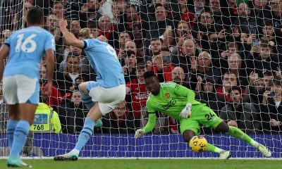 Erling Haaland of Manchester City (C) scores