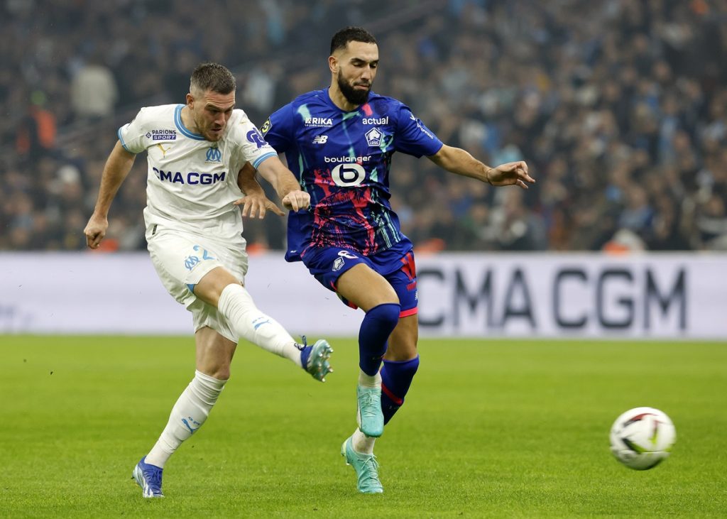 Jordan Veretout (L) of Olympique Marseille and Nabil Bentaleb (R) of Lille