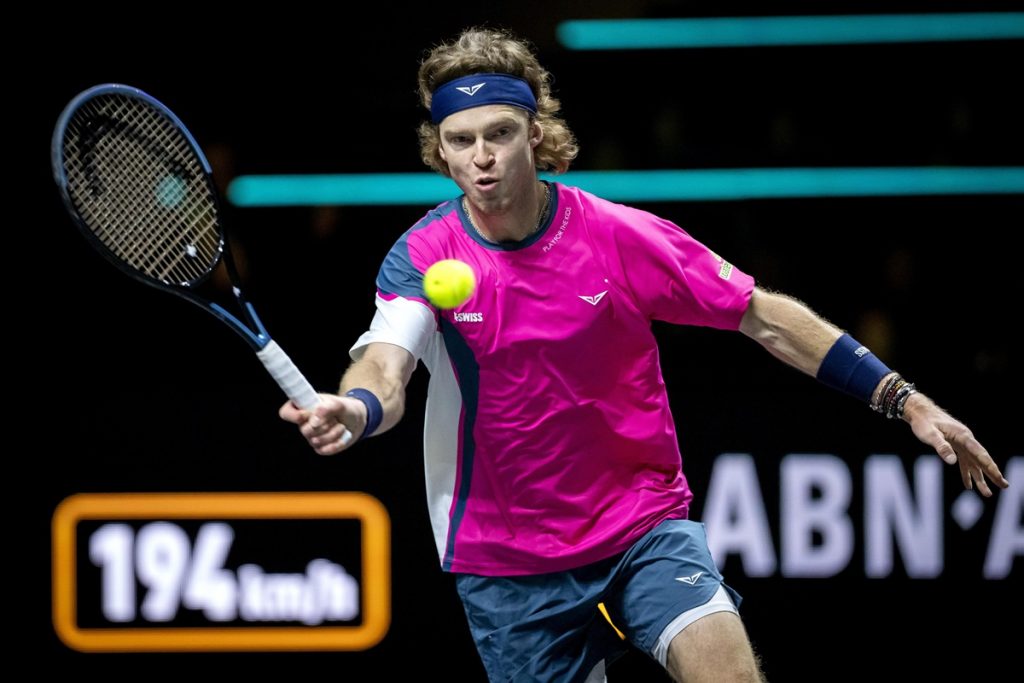 epa11878793 Andrey Rublev of Russia in action during his match against Fabian Marozsan of Hungary at the Rotterdam Open tennis tournament in Rotterdam, the Netherlands, 06 February 2025. EPA/SANDER KONING