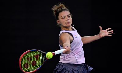 epa11832926 Jasmine Paolini of Italy in action during her Women's Singles round three match against Elina Svitolina of Ukraine at the Australian Open tennis tournament in Melbourne, Australia, 18 January 2025. EPA/JAMES ROSS AUSTRALIA AND NEW ZEALAND OUT