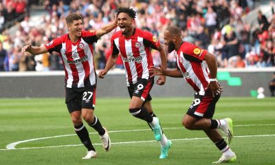 Brentford's Kevin Schade (centre)