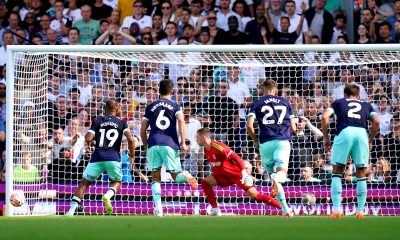 Bryan Mbuemo scores for Brentford