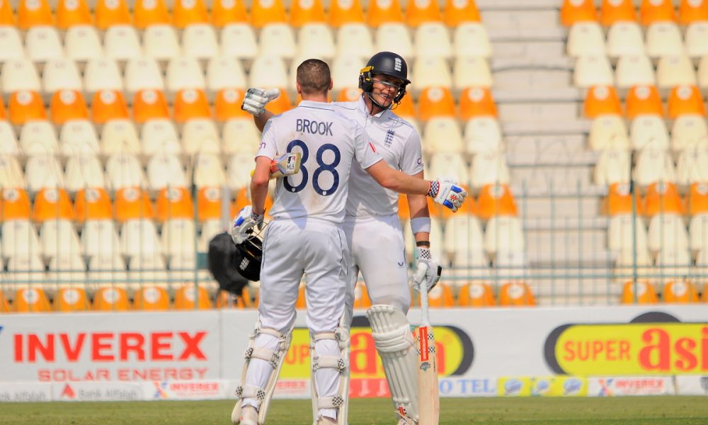 Jamie Smith and Harry Brook of England