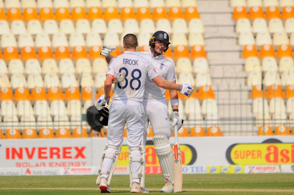 Jamie Smith and Harry Brook of England