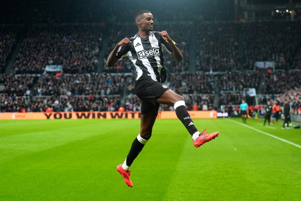 Newcastle United's Alexander Isak scores their side's first goal of the game during the Premier League match at St. James' Park, Newcastle upon Tyne. Picture date: Wednesday January 15, 2025.