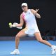 epa11837858 Iga Swiatek of Poland in action during her Women's Singles round 4 match against Eva Lys of Germany at the Australian Open tennis tournament in Melbourne, Australia, 20 January 2025. EPA/JAMES ROSS AUSTRALIA AND NEW ZEALAND OUT