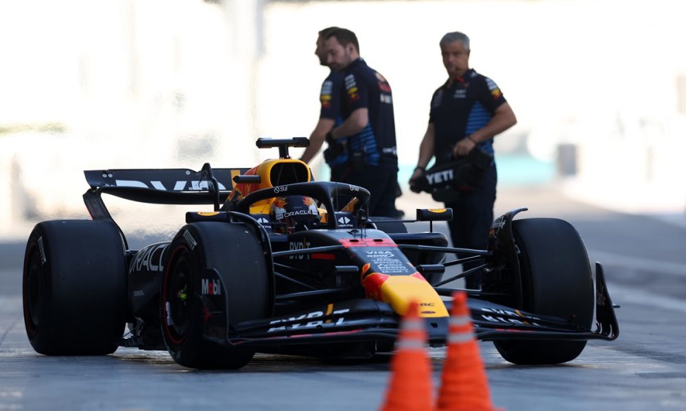 epa11767824 Red Bull Racing driver Yuki Tsunoda of Japan in action during the Formula One post-season test session at the Yas Marina Circuit racetrack in Abu Dhabi, United Arab Emirates,