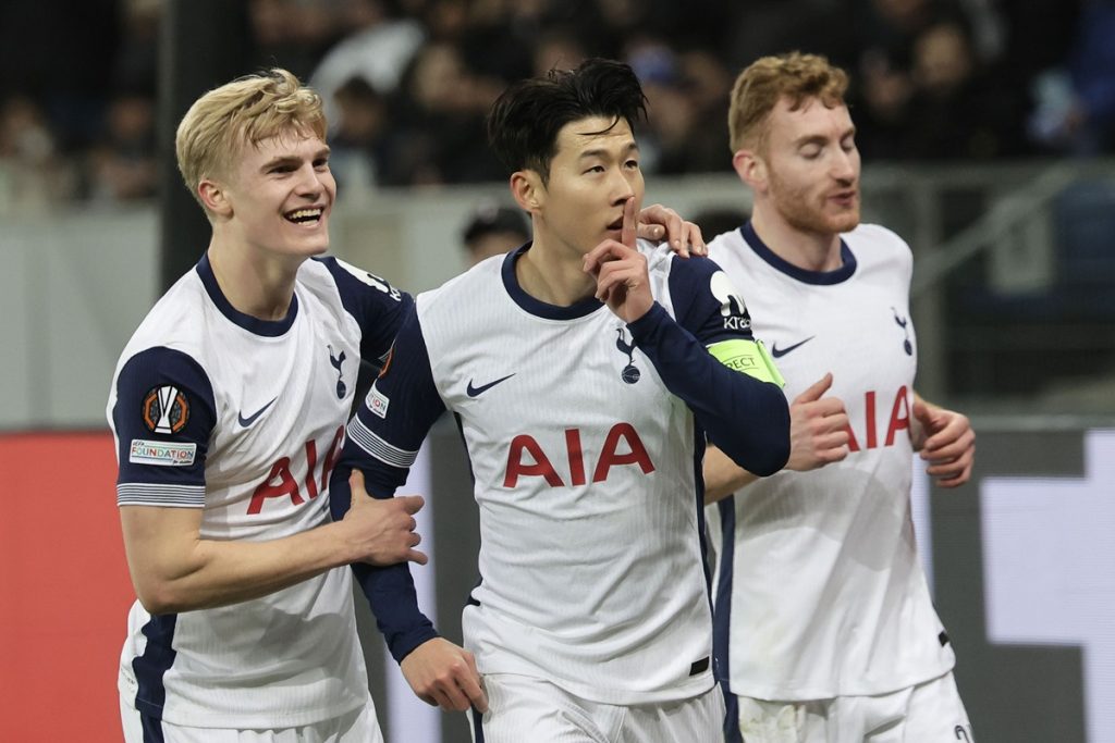 epa11848106 Heung-Min Son of Tottenham (C) celebrates with teammates after scoring the 1-3 lead during the UEFA Europa League match between TSG 1899 Hoffenheim and Tottenham Hotspur, in Sinsheim, Germany, 23 January 2025.