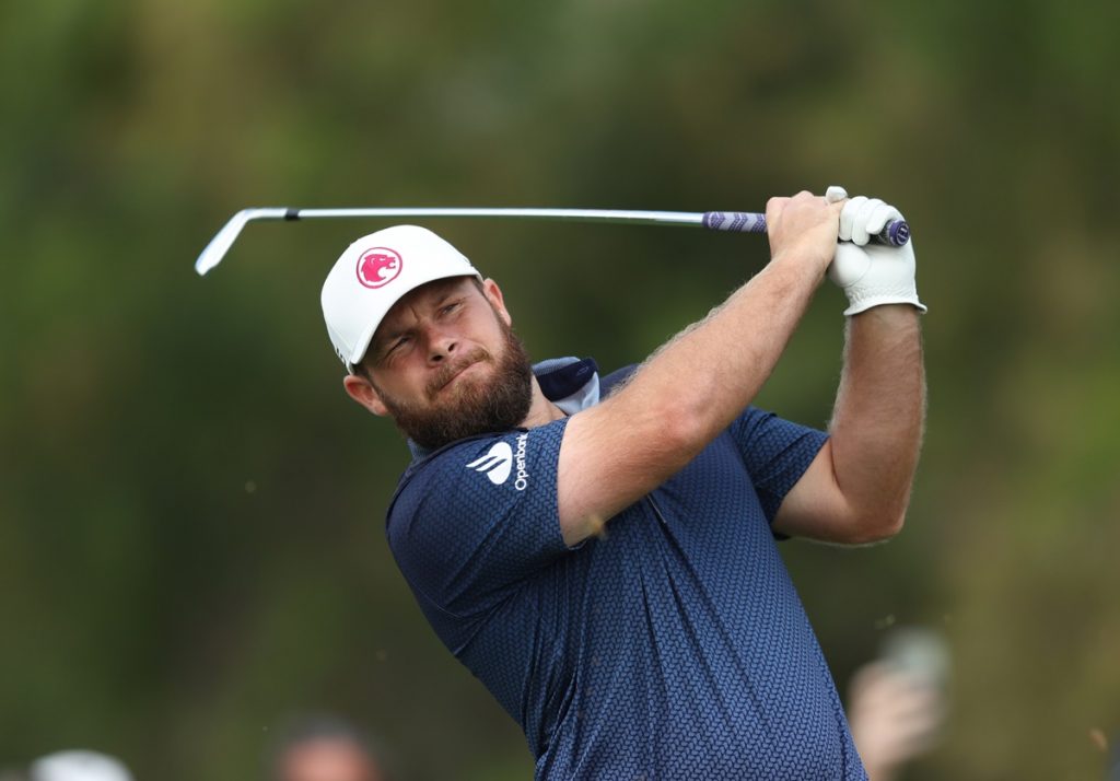 epa11835839 Tyrrell Hatton of England in action during the final round of the Hero Dubai Desert Classic 2025 Golf tournament in Dubai, United Arab Emirates, 19 January 2025.