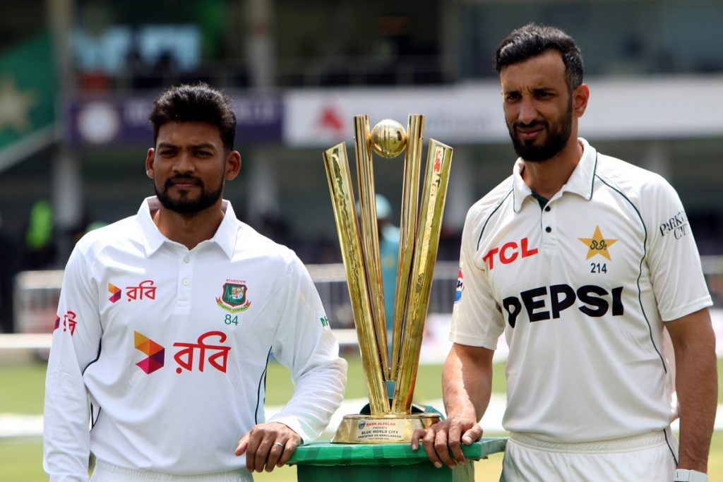 epa11556418 Bangladesh's captain Najmul Hossain Shanto and his Pakistan's counterpart Shan Masood (R) pose with the Test series trophy on the eve of their first Test cricket match at the Rawalpindi Cricket Stadium in Rawalpindi, Pakistan, 20 August 2024. The Pakistan cricket team will face Bangladesh in two test matches from 21 to 25 August in Rawalpindi, and from 30 August to 03 September 2024 in Karachi, as part of the ICC World Test Championship. EPA/SOHAIL SHAHZAD 60597