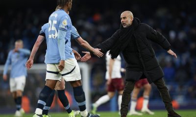 epa11805689 Manchester City manager Pep Guardiola reacts with his player Kevin De Bruyne (L) during the English Premier League match between Manchester City and West Ham United, in Manchester, Britain, 04 January 2025. EPA/ADAM VAUGHAN EDITORIAL USE ONLY. No use with unauthorized audio, video, data, fixture lists, club/league logos, 'live' services or NFTs. Online in-match use limited to 120 images, no video emulation. No use in betting, games or single club/league/player publications.