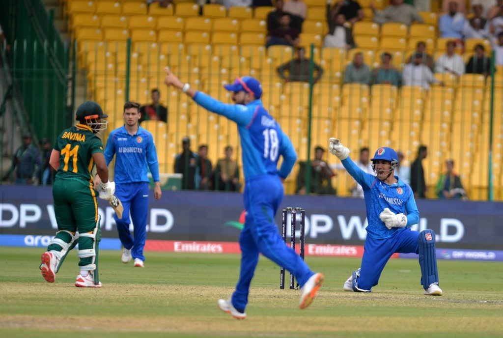 epa11912809 Afghanistan's wicket keeper appeal during the ICC Champions Trophy cricket match between South Africa and Afghanistan at National stadium in Karachi, Pakistan, 21 February 2025. EPA/SHAZAIB AKBER