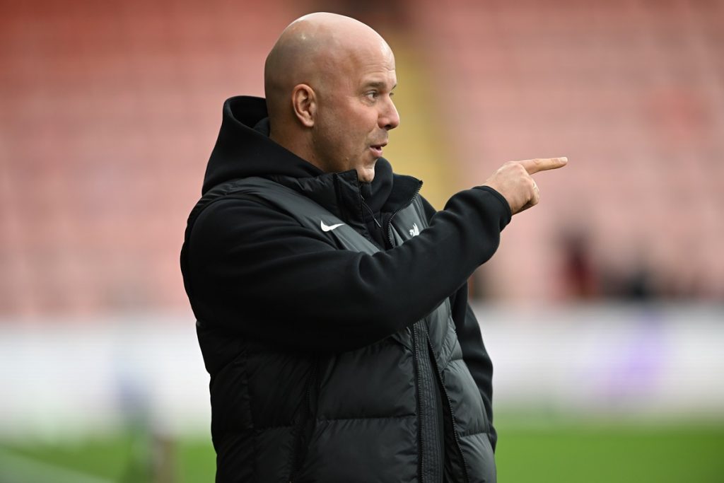 epa11868174 Liverpool head coach Arne Slot before the English Premier League match between AFC Bournemouth and Liverpool in Bournemouth, Britain, 01 February 2025. EPA/DANIEL HAMBURY EDITORIAL USE ONLY. No use with unauthorized audio, video, data, fixture lists, club/league logos, 'live' services or NFTs. Online in-match use limited to 120 images, no video emulation. No use in betting, games or single club/league/player publications.