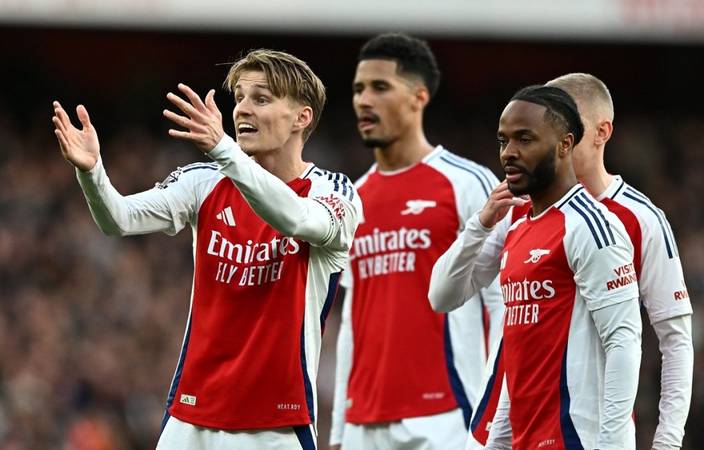 epa11916145 Martin Odegaard (L) of Arsenal gestures standing in front of teammates during the English Premier League match between Arsenal FC and West Ham United, in London, Britain, 22 February 2025. EPA/VINCE MIGNOTT EDITORIAL USE ONLY. No use with unauthorized audio, video, data, fixture lists, club/league logos, 'live' services or NFTs. Online in-match use limited to 120 images, no video emulation. No use in betting, games or single club/league/player publications.