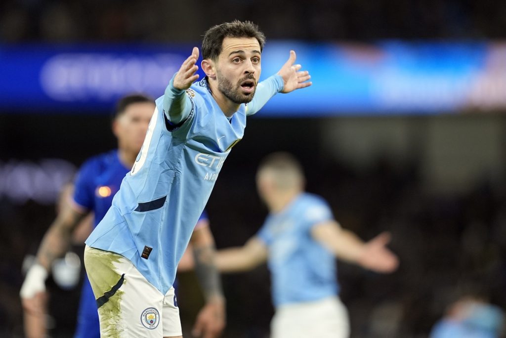 epa11852765 Bernardo Silva of Manchester City in action during the English Premier League match between Manchester City and Chelsea, in Manchester, Britain, 25 January 2025. EPA/TIM KEETON EDITORIAL USE ONLY. No use with unauthorized audio, video, data, fixture lists, club/league logos, 'live' services or NFTs. Online in-match use limited to 120 images, no video emulation. No use in betting, games or single club/league/player publications.