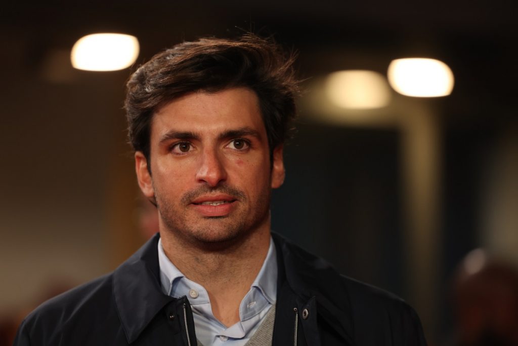 epa11905840 Spanish driver Carlos Sainz of Williams arrives ahead of the Formula One season launch event to mark the start of the sport’s 75th anniversary year at the O2 Arena in London, Britain, 18 February 2025. EPA/NEIL HALL