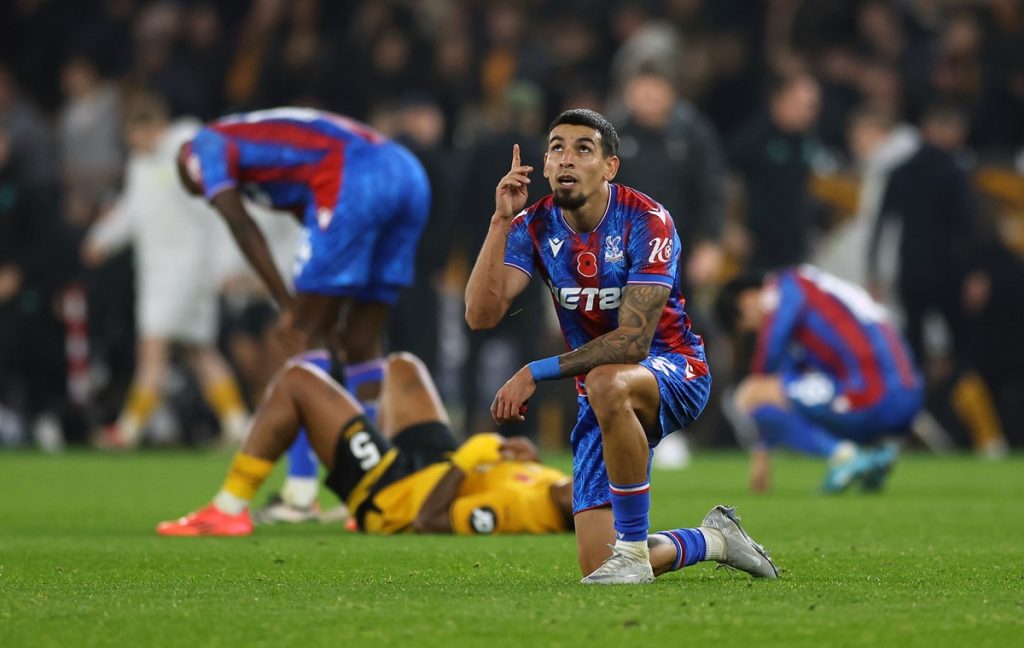 Crystal Palace's Daniel Munoz during the Premier League match at Molineux, Wolverhampton. Picture date: Saturday November 2, 2024.