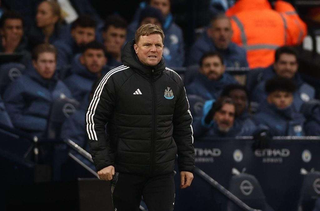 epa11898631 Newcastle United manager Eddie Howe looks on during the English Premier League match between Manchester City and Newcastle United, in Manchester, Britain, 15 February 2025. EPA/ADAM VAUGHAN EDITORIAL USE ONLY. No use with unauthorized audio, video, data, fixture lists, club/league logos, 'live' services or NFTs. Online in-match use limited to 120 images, no video emulation. No use in betting, games or single club/league/player publications.