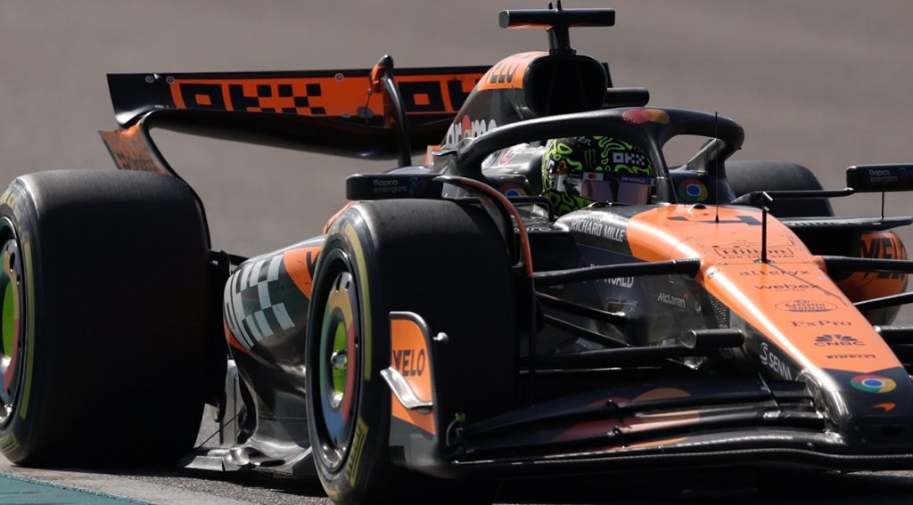 epa11767870 McLaren driver Lando Norris of Britain in action during the Formula One post-season test session at the Yas Marina Circuit racetrack in Abu Dhabi, United Arab Emirates, 10 December 2024. EPA/ALI HAIDER