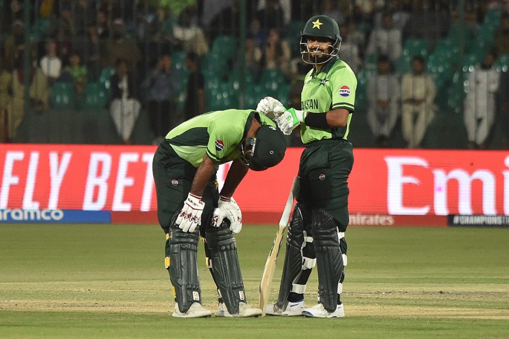 epa11907724 Pakistan's Fakhar Zaman (L) and Babar Azam in action during the ICC men's champion trophy match against New Zealand, at national stadium in Karachi, Pakistan, 19 February 2025. EPA/SHAHZAIB AKBER