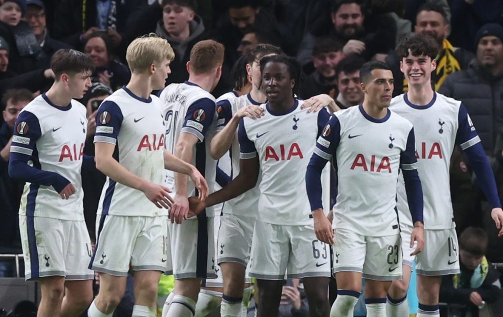 epa11865104 Damola Ajayi of Tottenham Hotspur (C-R) celebrates with team mates after scoring the 2-0 goal during the UEFA Europa League match between Tottenham Hotspur and IF Elfsborg, in London, Britain, 30 January 2025. EPA/NEIL HALL