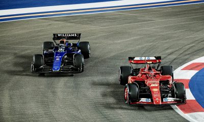 epa11619434 Thai driver Alex Albon of Williams Racing (L) and Spanish driver Carlos Sainz Jr of Scuderia Ferrari in action during the Singapore Formula One Grand Prix at the Marina Bay Street Circuit, Singapore, 22 September 2024. EPA/TOM WHITE