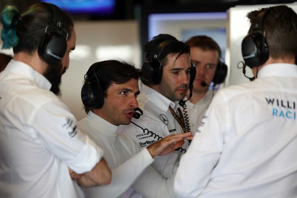 epa11767671 Williams driver Carlos Sainz Jr. of Spain talks to his new team members during the Formula One post-season test session at the Yas Marina Circuit racetrack in Abu Dhabi, United Arab Emirates, 10 December 2024. EPA/ALI HAIDER