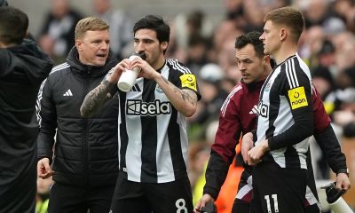 Newcastle United manager Eddie Howe (left) speaks with Sandro Tonali (centre) and Harvey Barnes on the touchline during the Premier League match at St James' Park, Newcastle upon Tyne. Picture date: Sunday February 23, 2025.