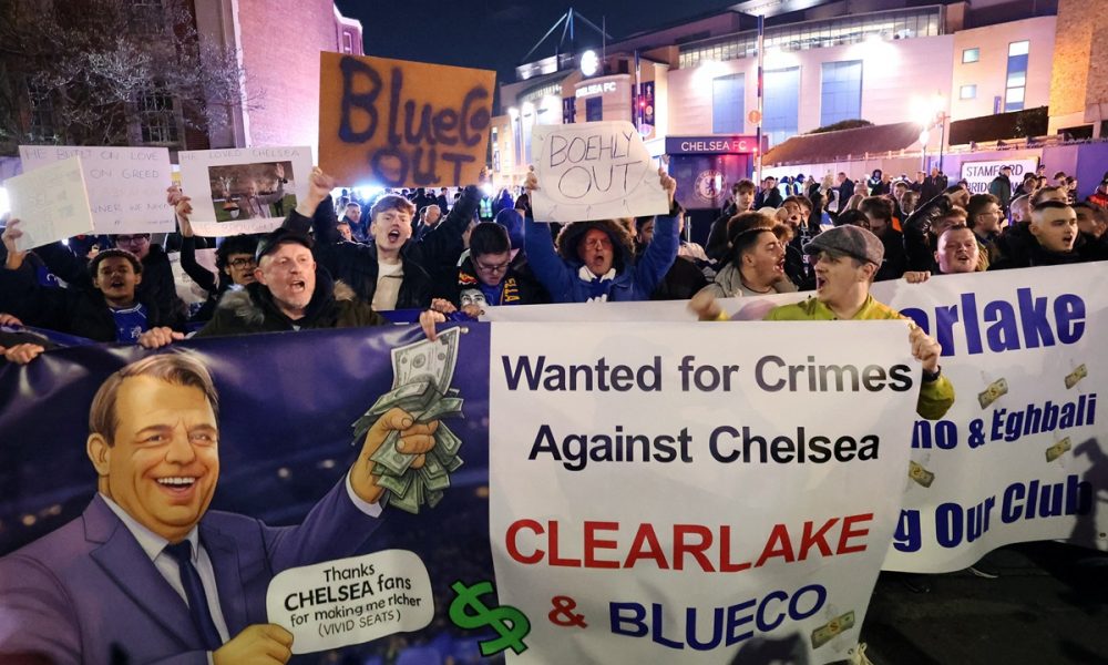 epa11924311 Chelsea’s fans protest calling for Chelsea owner ‘Todd Boehly out’ ahead of the English Premier League soccer match between Chelsea and Southampton at Stamford Bridge in London, Britain, 25 February 2025. EPA/ANDY RAIN EDITORIAL USE ONLY. No use with unauthorized audio, video, data, fixture lists, club/league logos, 'live' services or NFTs. Online in-match use limited to 120 images, no video emulation. No use in betting, games or single club/league/player publications.