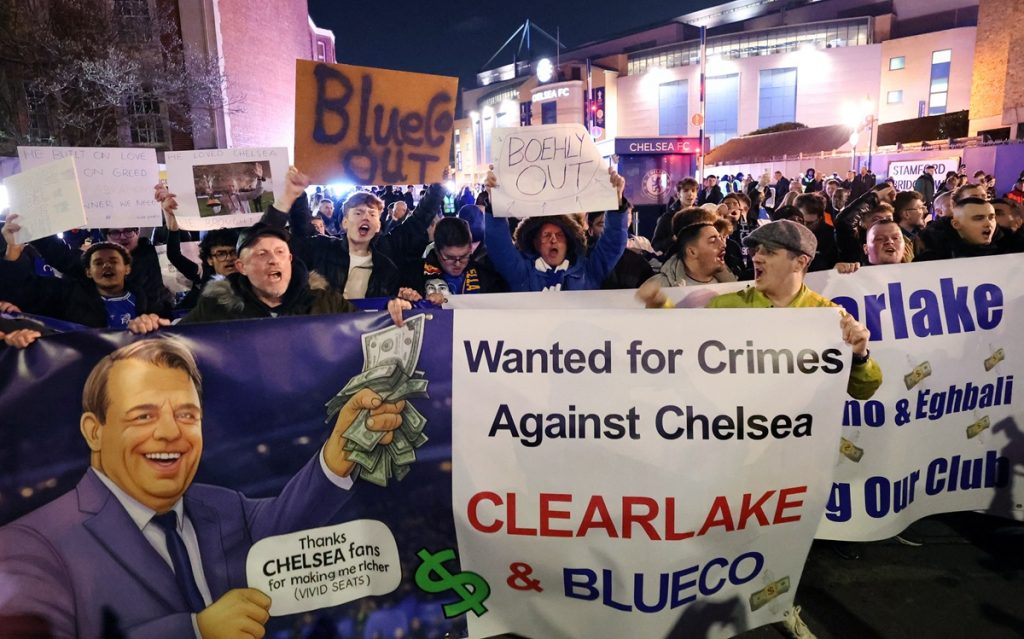 epa11924311 Chelsea’s fans protest calling for Chelsea owner ‘Todd Boehly out’ ahead of the English Premier League soccer match between Chelsea and Southampton at Stamford Bridge in London, Britain, 25 February 2025. EPA/ANDY RAIN EDITORIAL USE ONLY. No use with unauthorized audio, video, data, fixture lists, club/league logos, 'live' services or NFTs. Online in-match use limited to 120 images, no video emulation. No use in betting, games or single club/league/player publications.