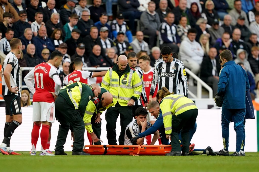 Newcastle United's Tino Livramento goes off injured during the Premier League match at St. James' Park, Newcastle upon Tyne. Picture date: Sunday September 28, 2025.